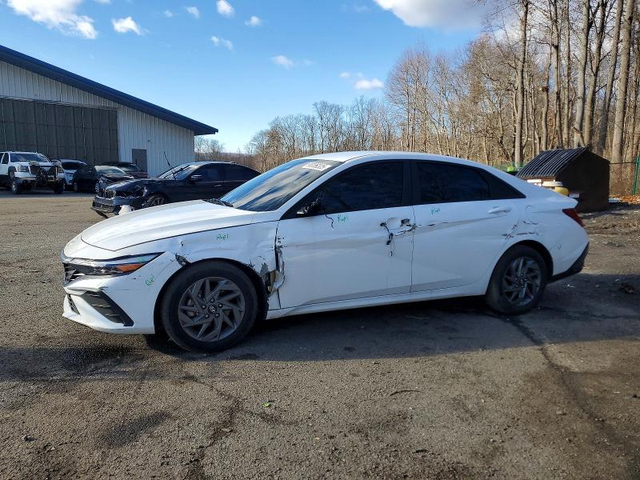 Hyundai Elantra 2.0L 4 Front-wheel Drive - автомобили, коли, обяви за нови и употребявани 1