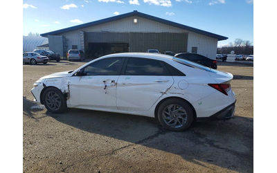 hyundai-elantra-2-0l-4-front-wheel-drive - 2