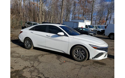 hyundai-elantra-2-0l-4-front-wheel-drive - 4