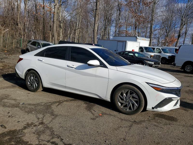 Hyundai Elantra 2.0L 4 Front-wheel Drive - автомобили, коли, обяви за нови и употребявани 4