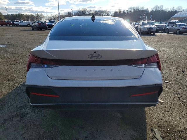 Hyundai Elantra 2.0L 4 Front-wheel Drive - автомобили, коли, обяви за нови и употребявани 6