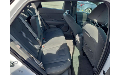 Hyundai Elantra 2.0L 4 Front Wheel Drive - автомобили, коли, обяви за нови и употребявани 10