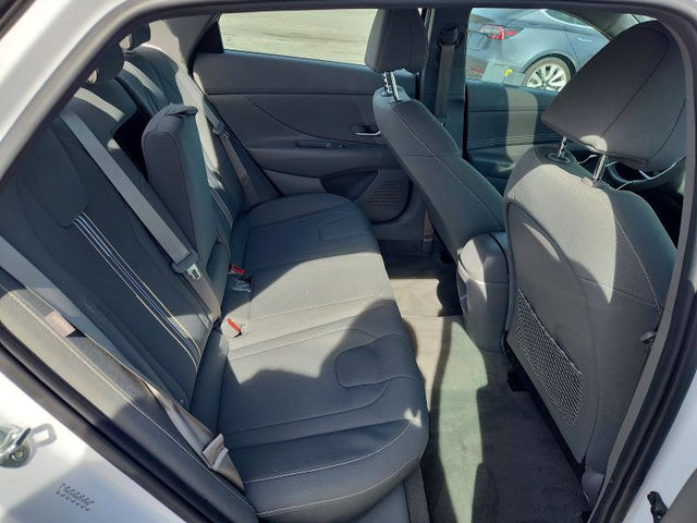 Hyundai Elantra 2.0L 4 Front Wheel Drive - автомобили, коли, обяви за нови и употребявани 10