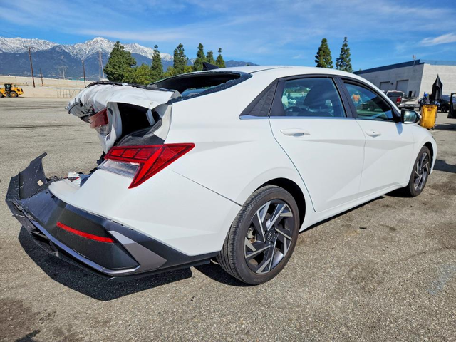 Hyundai Elantra 2.0L 4 Front Wheel Drive - автомобили, коли, обяви за нови и употребявани 3