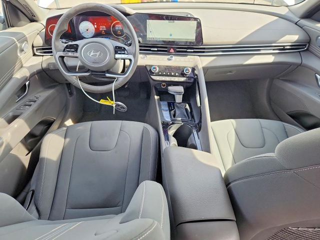 Hyundai Elantra 2.0L 4 Front Wheel Drive - автомобили, коли, обяви за нови и употребявани 8