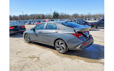 hyundai-elantra-2-0l-4-front-wheel-drive - 2