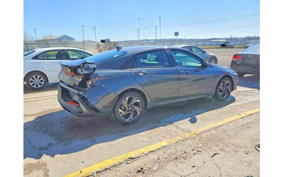 hyundai-elantra-2-0l-4-front-wheel-drive - 3