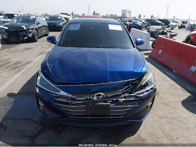Hyundai Elantra 2.0L I-4 DOHC, VVT, 147HP Front Wheel Drive - автомобили, коли, обяви за нови и употребявани 11