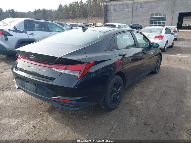 Hyundai Elantra 2.0L I-4 DOHC, VVT, 147HP Front Wheel Drive - автомобили, коли, обяви за нови и употребявани 3