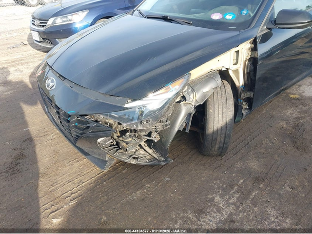 Hyundai Elantra 2.0L I-4 DOHC, VVT, 147HP Front Wheel Drive - автомобили, коли, обяви за нови и употребявани 5