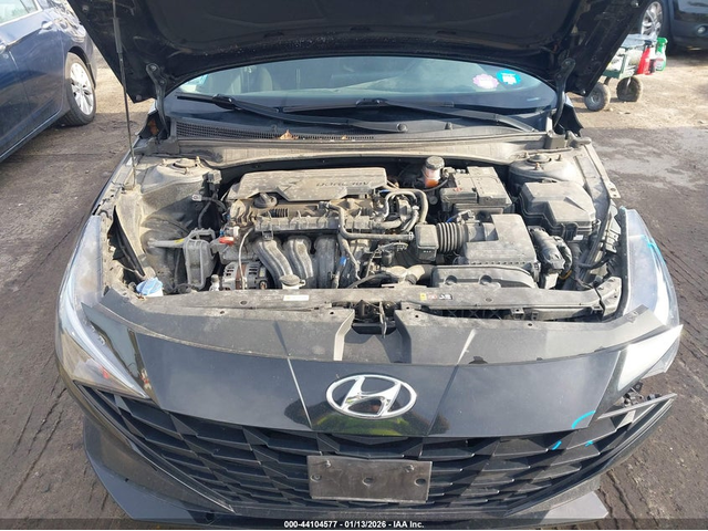 Hyundai Elantra 2.0L I-4 DOHC, VVT, 147HP Front Wheel Drive - автомобили, коли, обяви за нови и употребявани 9