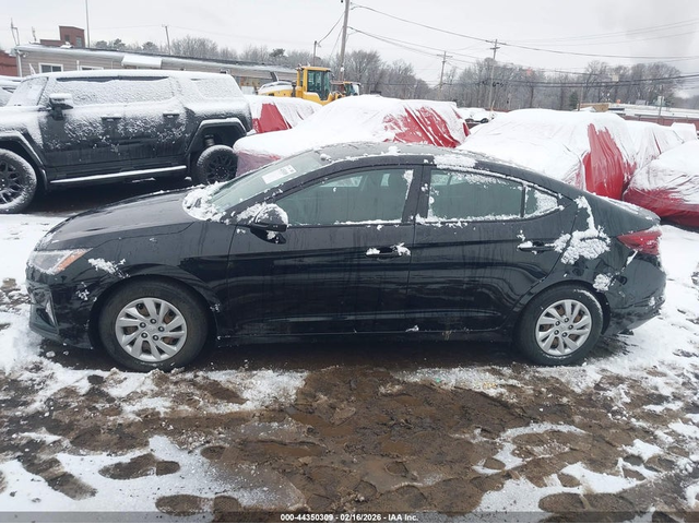 Hyundai Elantra 2.0L I-4 DOHC, VVT, 147HP Front Wheel Drive - автомобили, коли, обяви за нови и употребявани 13