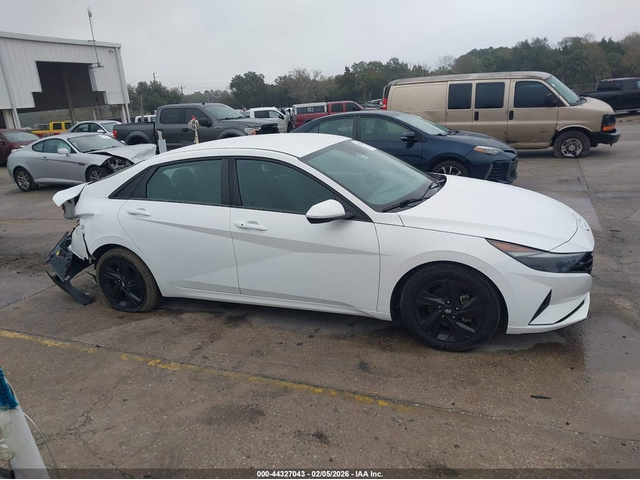 Hyundai Elantra 2.0L I-4 DOHC, VVT, 147HP Front Wheel Drive - автомобили, коли, обяви за нови и употребявани 12