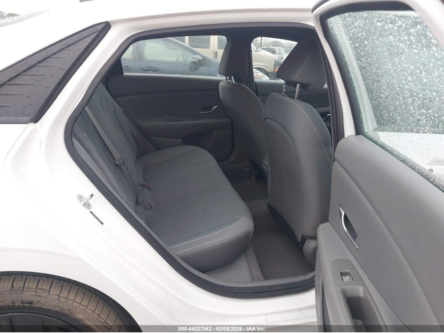 Hyundai Elantra 2.0L I-4 DOHC, VVT, 147HP Front Wheel Drive - автомобили, коли, обяви за нови и употребявани 7