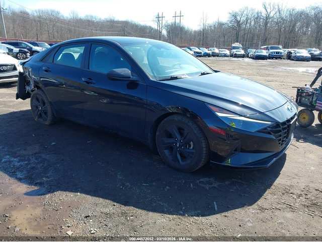 Hyundai Elantra 2.0L I-4 DOHC, VVT, 147HP Front Wheel Drive - автомобили, коли, обяви за нови и употребявани 0