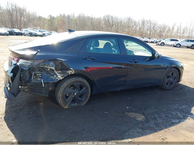 Hyundai Elantra 2.0L I-4 DOHC, VVT, 147HP Front Wheel Drive - автомобили, коли, обяви за нови и употребявани 12