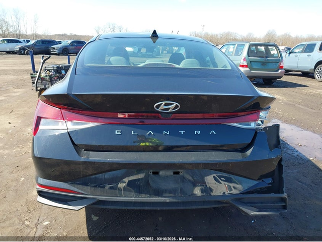 Hyundai Elantra 2.0L I-4 DOHC, VVT, 147HP Front Wheel Drive - автомобили, коли, обяви за нови и употребявани 15
