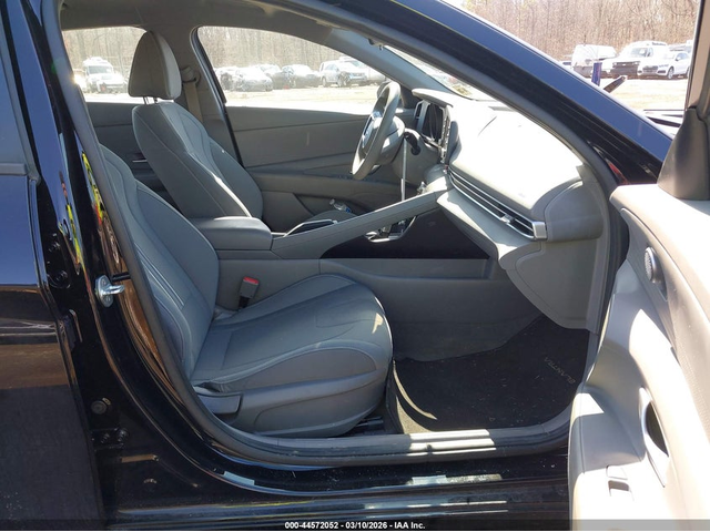 Hyundai Elantra 2.0L I-4 DOHC, VVT, 147HP Front Wheel Drive - автомобили, коли, обяви за нови и употребявани 4