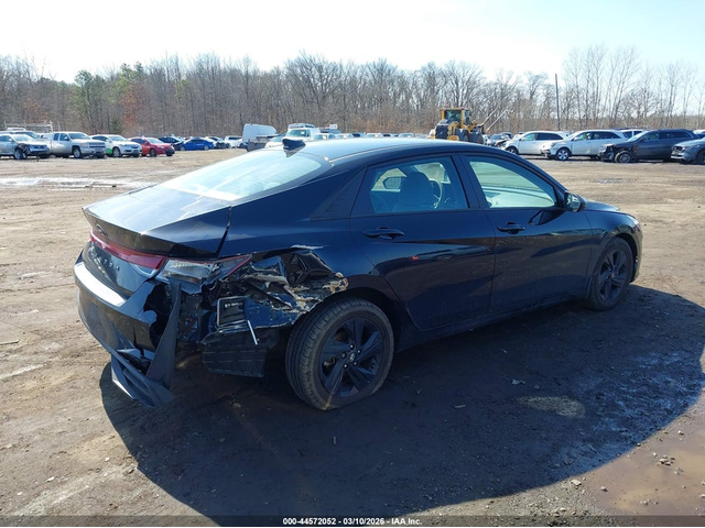 Hyundai Elantra 2.0L I-4 DOHC, VVT, 147HP Front Wheel Drive - автомобили, коли, обяви за нови и употребявани 5