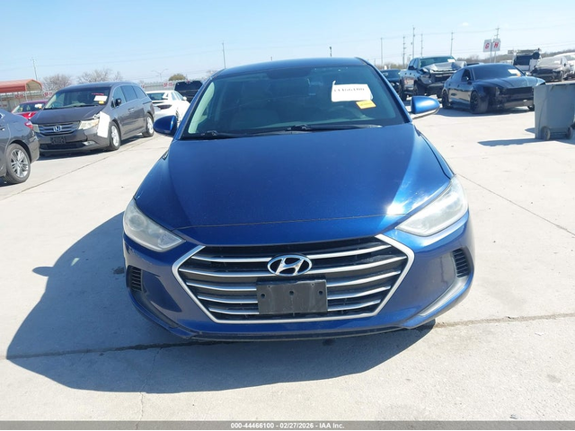 Hyundai Elantra 2.0L I-4 DOHC, VVT, 147HP Front Wheel Drive - автомобили, коли, обяви за нови и употребявани 11