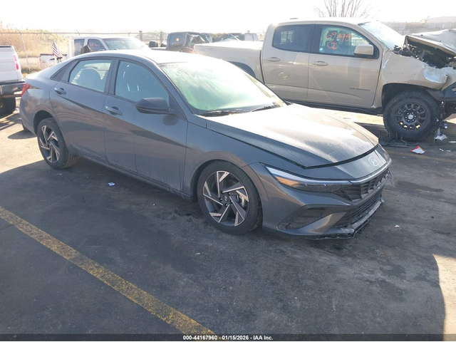 Hyundai Elantra 2.0L I-4 DOHC, VVT, 147HP Front Wheel Drive - автомобили, коли, обяви за нови и употребявани 0