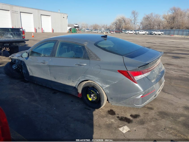 Hyundai Elantra 2.0L I-4 DOHC, VVT, 147HP Front Wheel Drive - автомобили, коли, обяви за нови и употребявани 2
