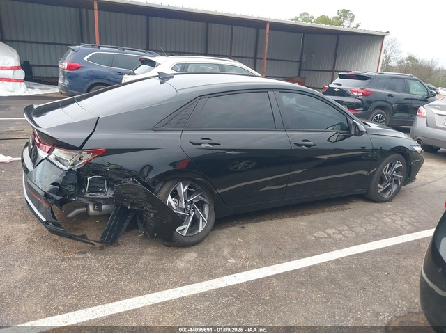 Hyundai Elantra 2.0L I-4 DOHC, VVT, 147HP Front Wheel Drive - автомобили, коли, обяви за нови и употребявани 12