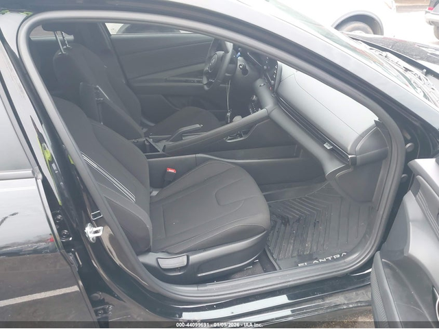 Hyundai Elantra 2.0L I-4 DOHC, VVT, 147HP Front Wheel Drive - автомобили, коли, обяви за нови и употребявани 4