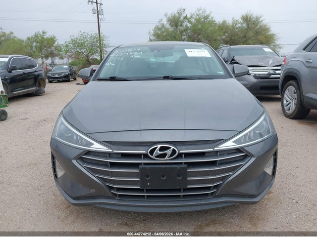 Hyundai Elantra 2.0L I-4 DOHC, VVT, 147HP Front Wheel Drive - автомобили, коли, обяви за нови и употребявани 11