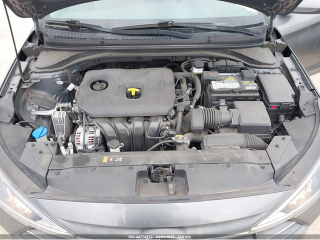 Hyundai Elantra 2.0L I-4 DOHC, VVT, 147HP Front Wheel Drive - автомобили, коли, обяви за нови и употребявани 9
