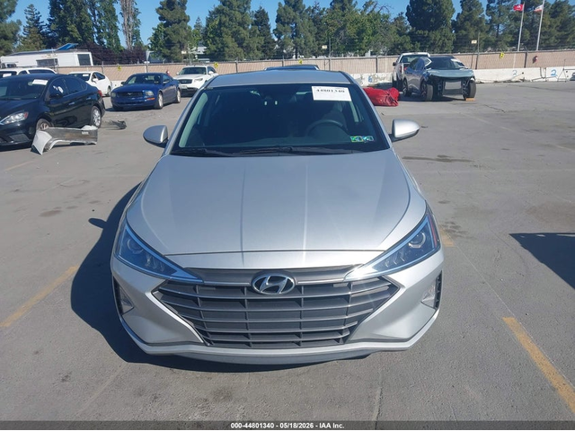 Hyundai Elantra 2.0L I-4 DOHC, VVT, 147HP Front Wheel Drive - автомобили, коли, обяви за нови и употребявани 11
