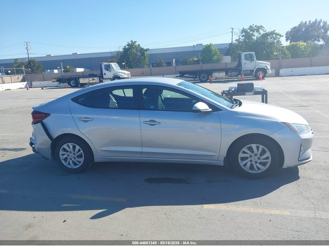 Hyundai Elantra 2.0L I-4 DOHC, VVT, 147HP Front Wheel Drive - автомобили, коли, обяви за нови и употребявани 12