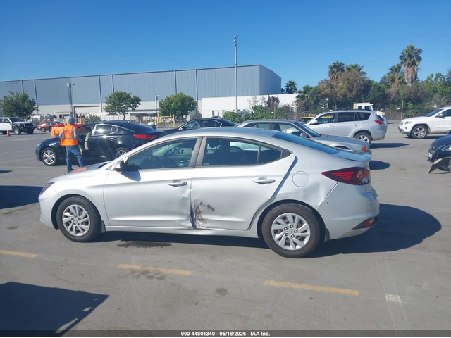 Hyundai Elantra 2.0L I-4 DOHC, VVT, 147HP Front Wheel Drive - автомобили, коли, обяви за нови и употребявани 13