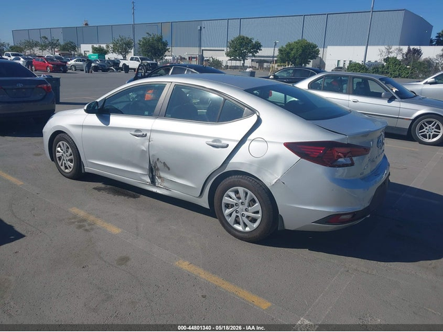 Hyundai Elantra 2.0L I-4 DOHC, VVT, 147HP Front Wheel Drive - автомобили, коли, обяви за нови и употребявани 2