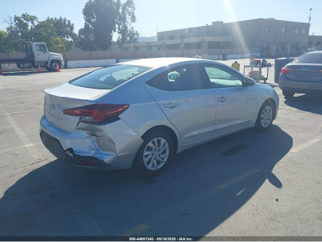 Hyundai Elantra 2.0L I-4 DOHC, VVT, 147HP Front Wheel Drive - автомобили, коли, обяви за нови и употребявани 3
