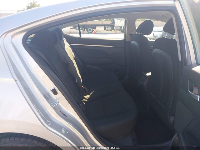 Hyundai Elantra 2.0L I-4 DOHC, VVT, 147HP Front Wheel Drive - автомобили, коли, обяви за нови и употребявани 7