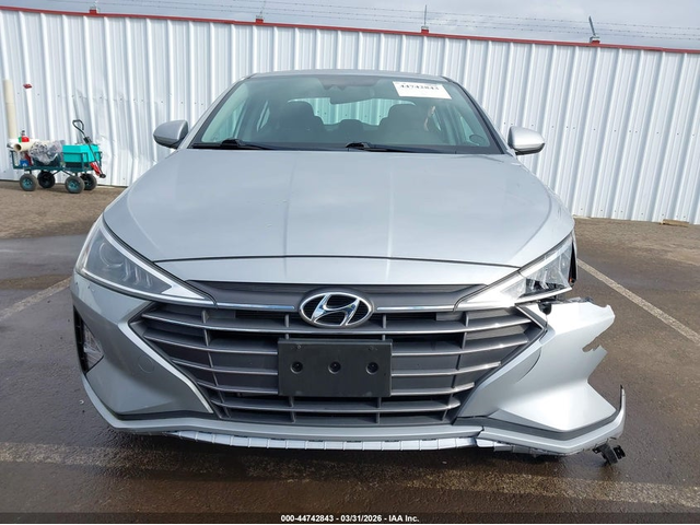 Hyundai Elantra 2.0L I-4 DOHC, VVT, 147HP Front Wheel Drive - автомобили, коли, обяви за нови и употребявани 12