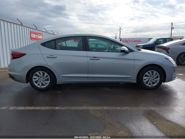 Hyundai Elantra 2.0L I-4 DOHC, VVT, 147HP Front Wheel Drive - автомобили, коли, обяви за нови и употребявани 13