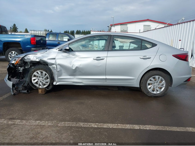 Hyundai Elantra 2.0L I-4 DOHC, VVT, 147HP Front Wheel Drive - автомобили, коли, обяви за нови и употребявани 14