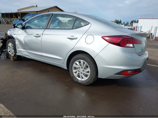 Hyundai Elantra 2.0L I-4 DOHC, VVT, 147HP Front Wheel Drive - автомобили, коли, обяви за нови и употребявани 2