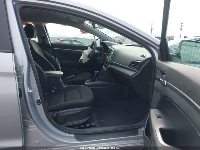Hyundai Elantra 2.0L I-4 DOHC, VVT, 147HP Front Wheel Drive - автомобили, коли, обяви за нови и употребявани 4