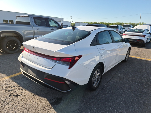Hyundai Elantra 2L 4cyl Front Wheel Drive - автомобили, коли, обяви за нови и употребявани 2