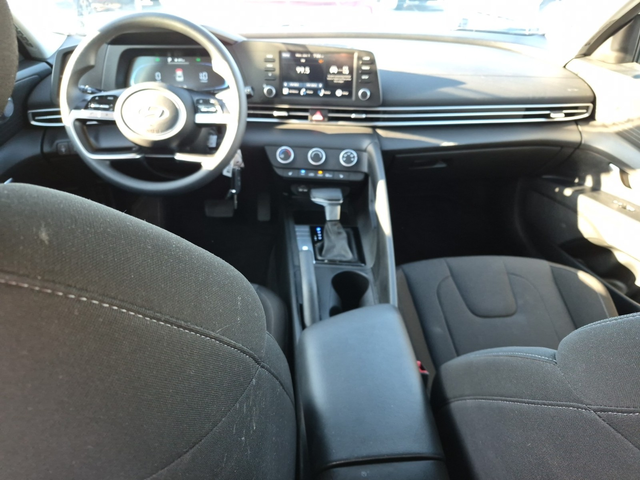 Hyundai Elantra 2L 4cyl Front Wheel Drive - автомобили, коли, обяви за нови и употребявани 9
