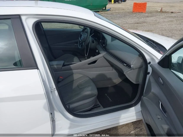 Hyundai Elantra Hybrid Blue - автомобили, коли, обяви за нови и употребявани 4