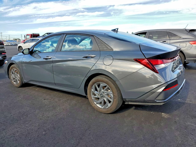 Hyundai Elantra SEL - автомобили, коли, обяви за нови и употребявани 3