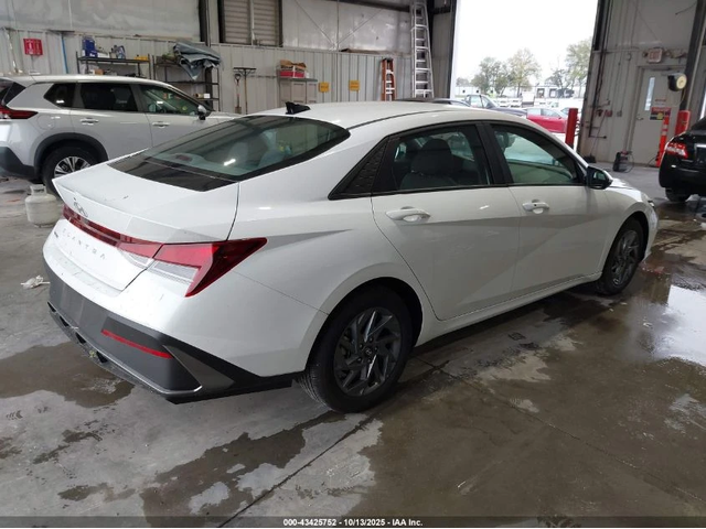 Hyundai Elantra SEL - автомобили, коли, обяви за нови и употребявани 5