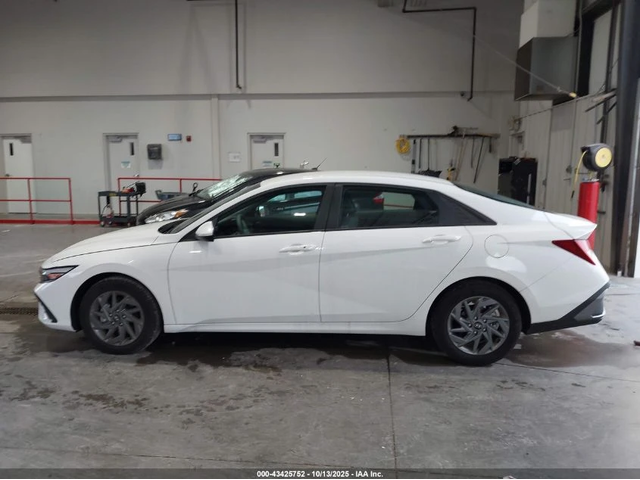 Hyundai Elantra SEL - автомобили, коли, обяви за нови и употребявани 6