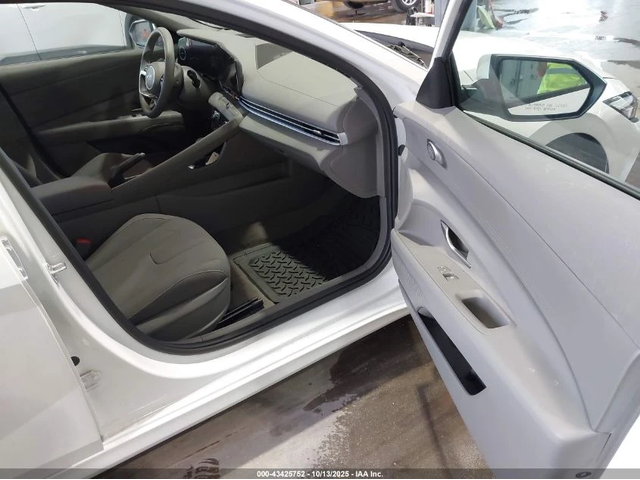 Hyundai Elantra SEL - автомобили, коли, обяви за нови и употребявани 9