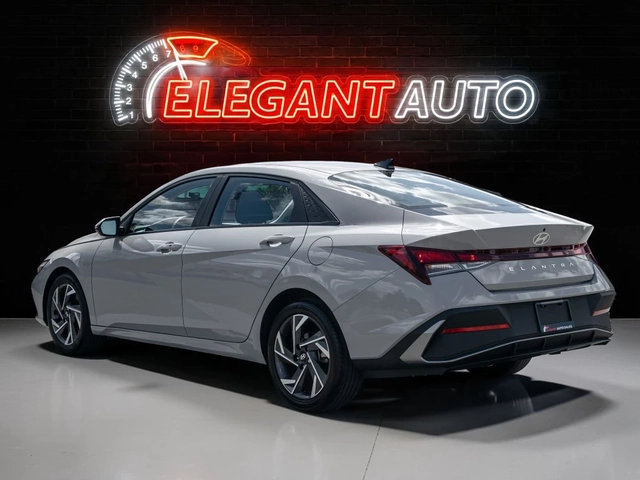 Hyundai Elantra - автомобили, коли, обяви за нови и употребявани 3