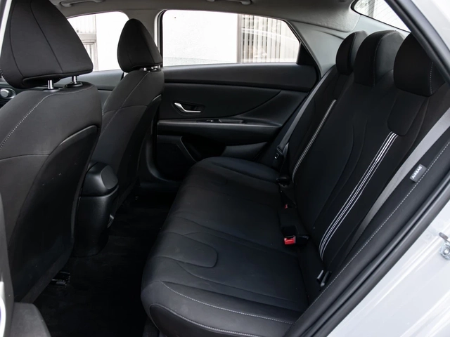 Hyundai Elantra - автомобили, коли, обяви за нови и употребявани 9